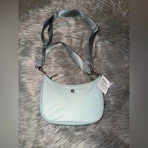 Lululemon city essentials small shoulder bag